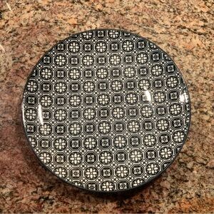 Chic Black and White Geometric Dinner Plate